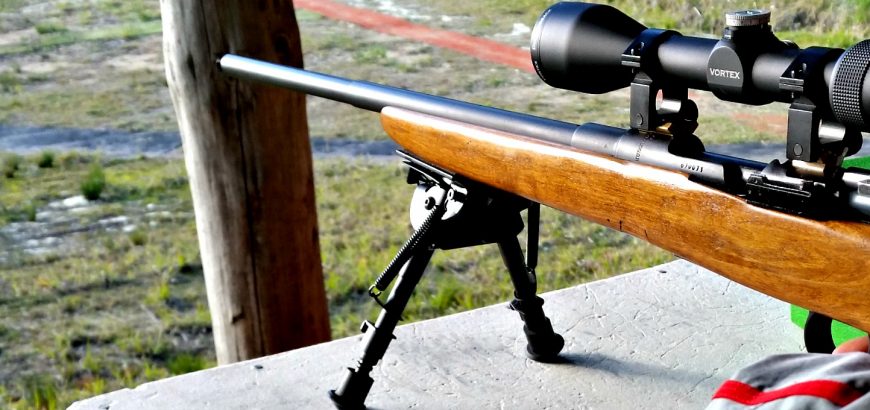 Shooting a sporterised Husky M38 at Deerstalkers Auckland range.