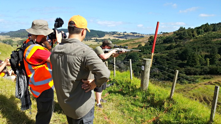 Chris takes alternating left- and right-handed shots at the practice shoot, with the entire detail watching, Kerry videoing, and me taking photos. No pressure.